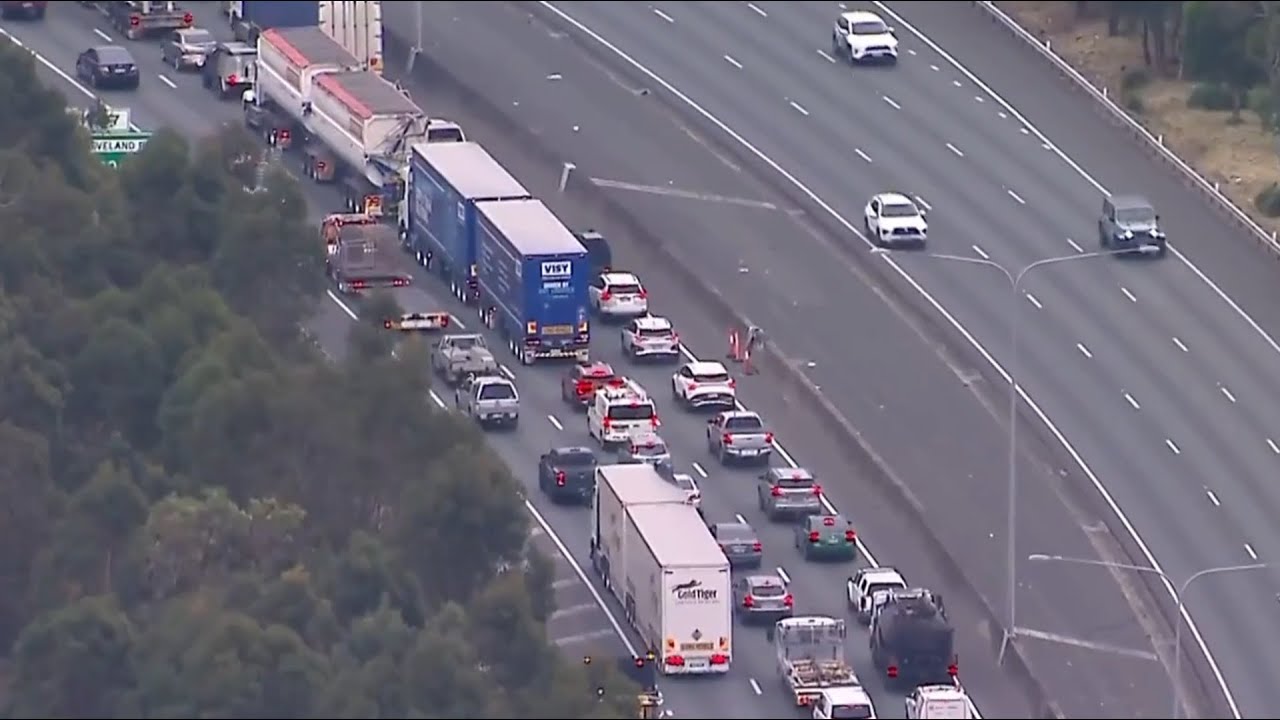 Fatal multi-vehicle crash in Brisbane causes heavy delays