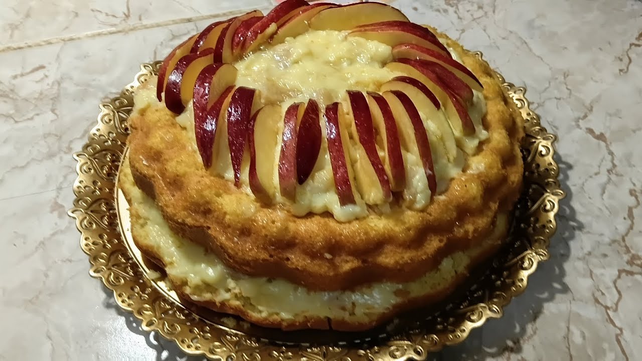 كيك  🎂 بالتفاح مع كريم باتيسيير  اسفنجي 