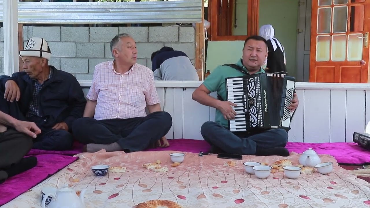 Тойлордо кызматтабыз.