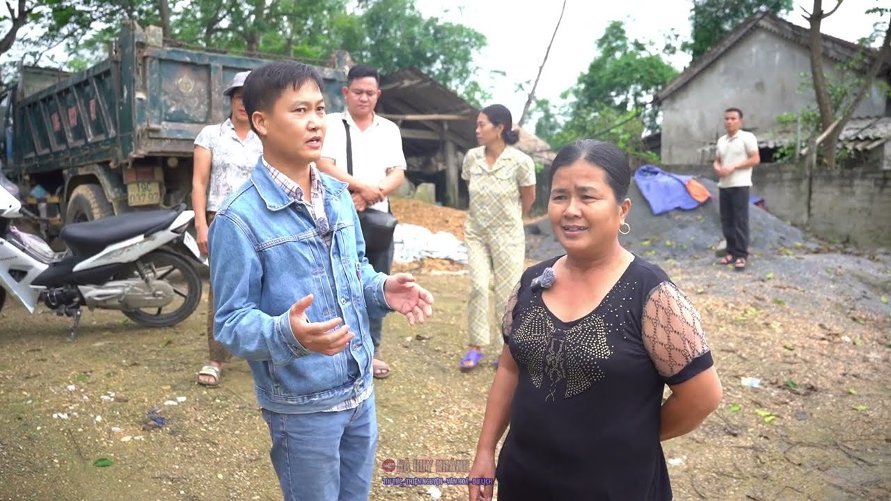 Tình cờ gặp người phụ nữ níu tay Khánh giữa đường… và câu chuyện nghèo đến nỗi không đủ gạo để ăn...