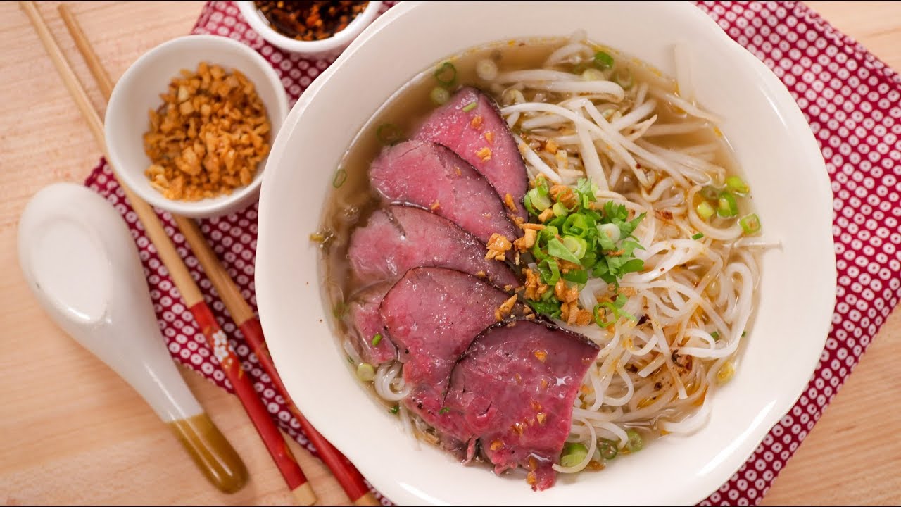 Thai Beef Noodle Soup ก๋วยเตี๋ยวเนื้อน้ําใส | Thai Recipes