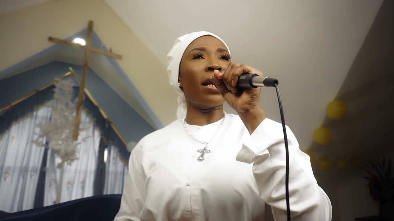 HALLELUJAH - AK SONGSTRESS