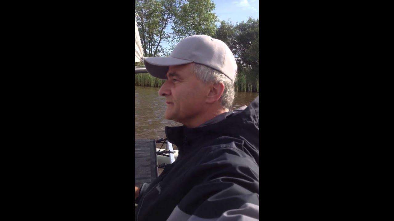 Force 5 sailboat with outriggers 2