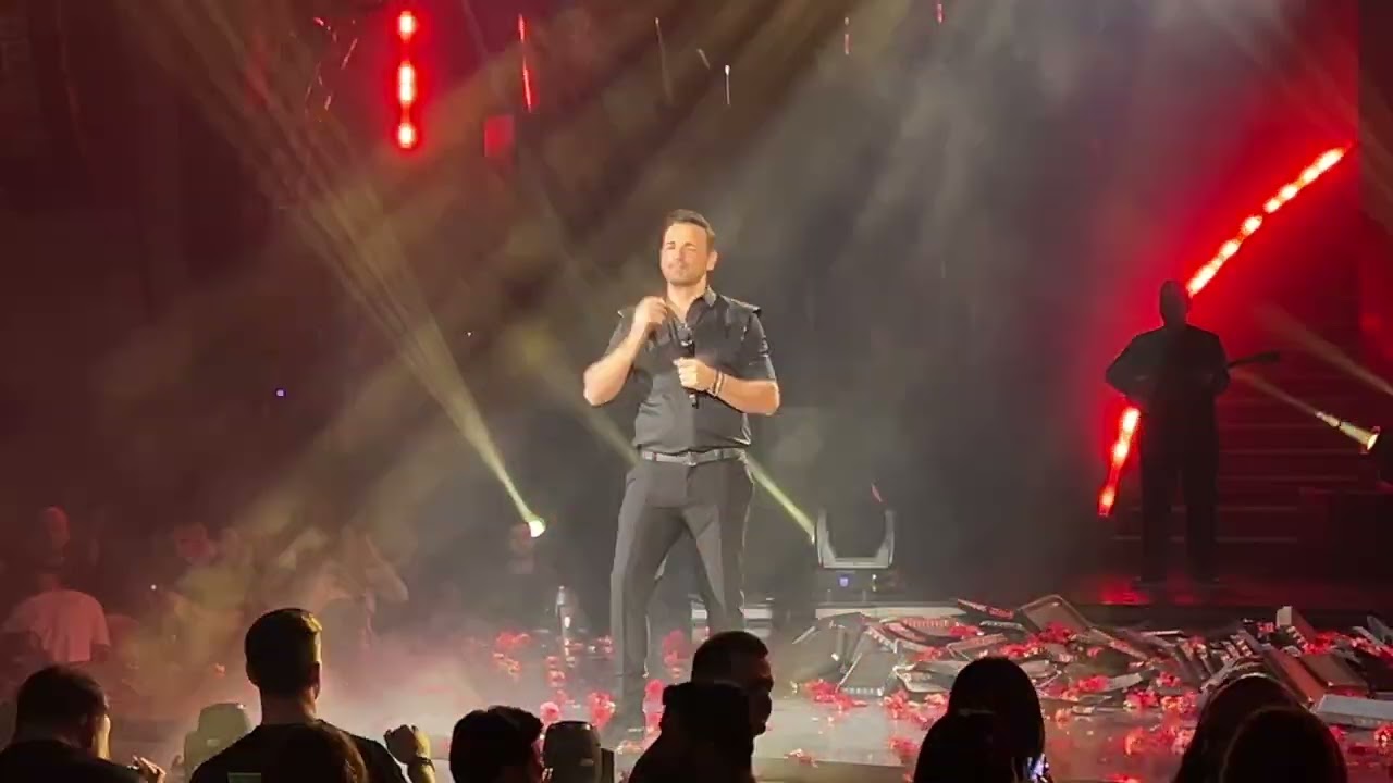 Nikos Vertis - San Trelos Se Agapao ּ+ (3.3.24, Yton, Athens) by Asaf