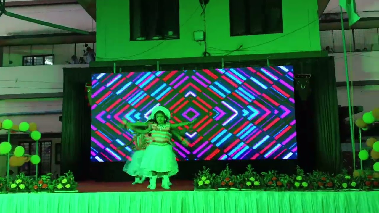വള കിലുക്കണ കുഞ്ഞോളേ ഡാൻസ്