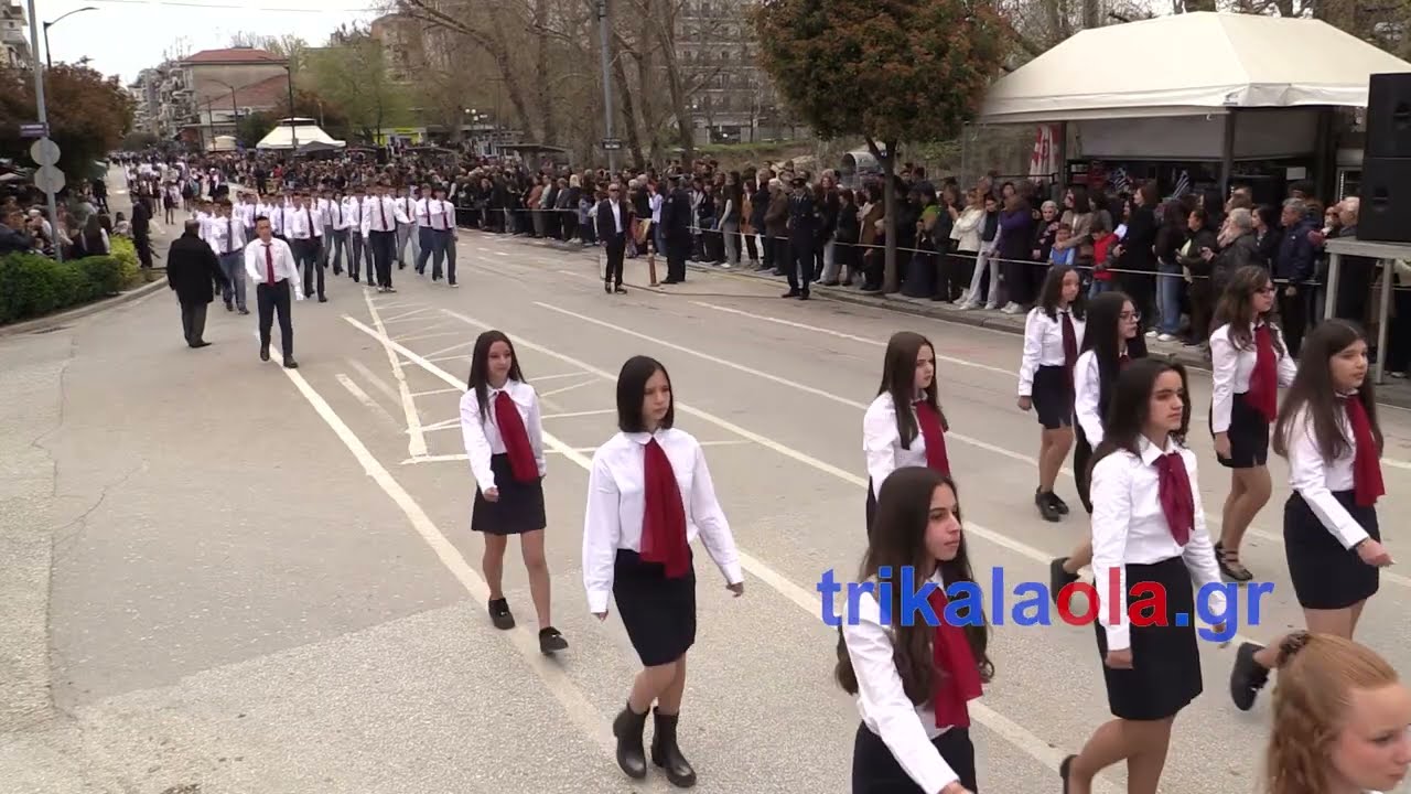 Τρίκαλα παρέλαση μαθητική  25η Μαρτίου 2025 πέρασμα όλων των γυμνασίων της πόλης δεξιά  κάμερα