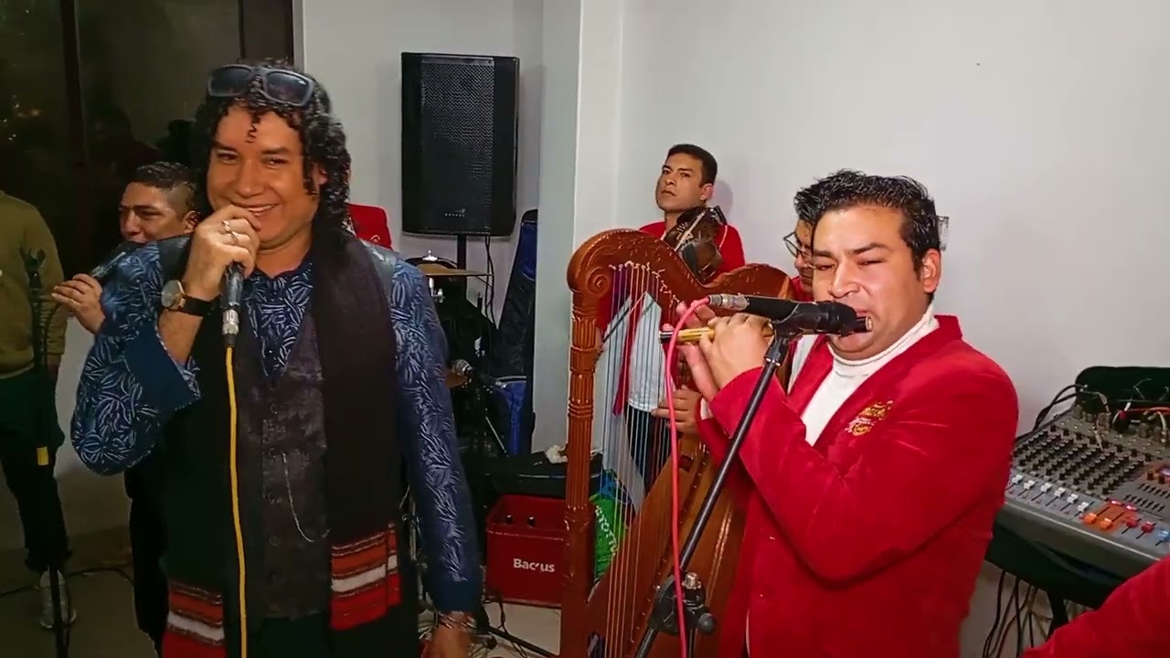 EDGAR  ROJAS  -  EN 50 A&Ntilde;OS DE LA SRA. TERESA SANTIAGO