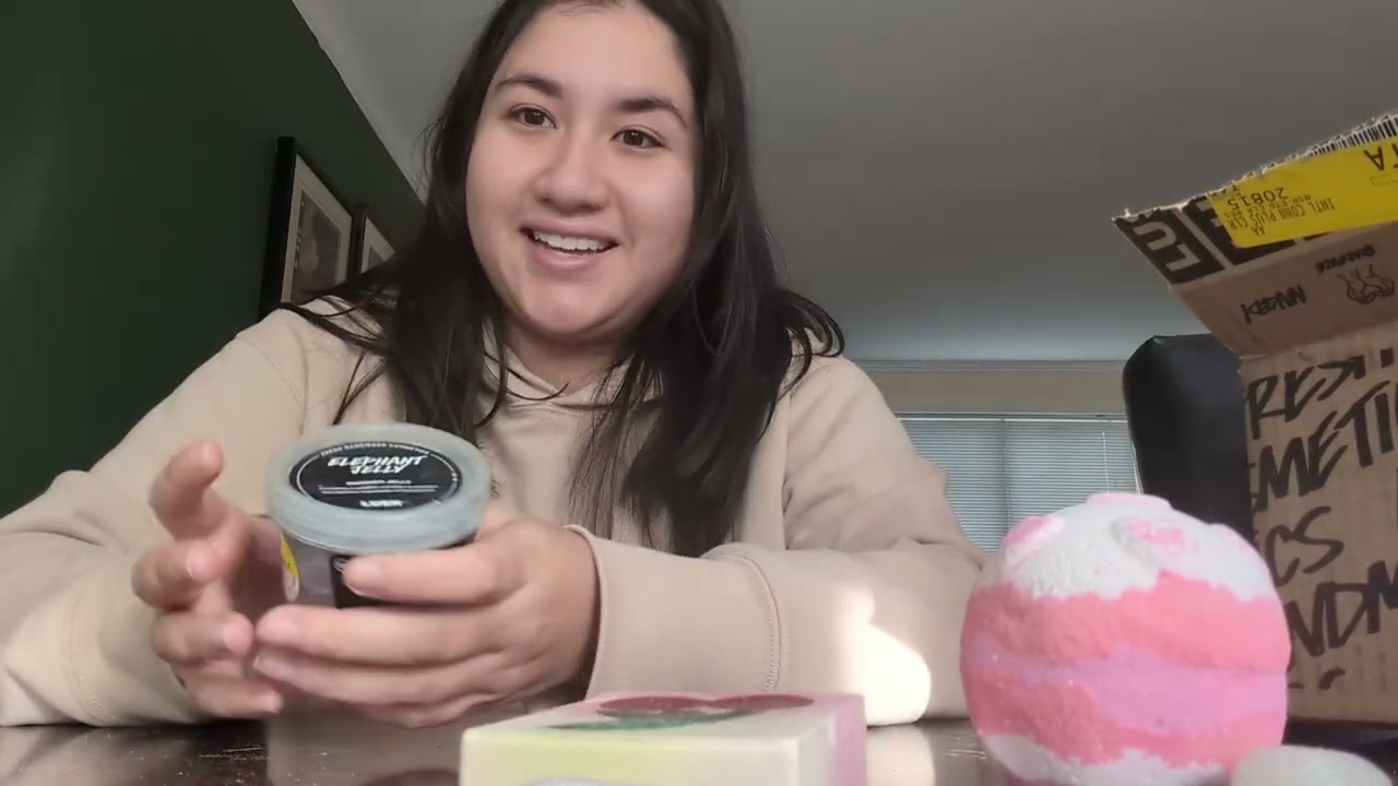 realistic life vlog: lush unboxing and reflecting 