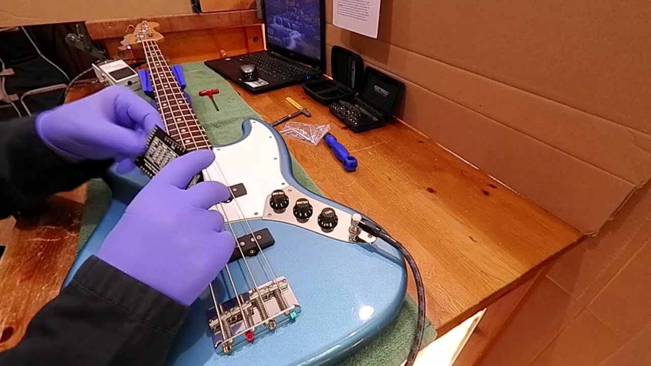 Technician detailed Bass guitar Setup, How to learning tutorial.