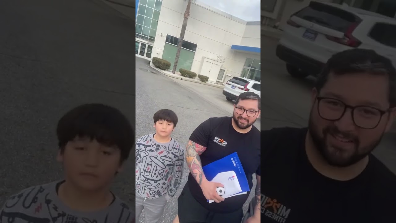 Erick and his son just made a purchase with Johan at Hondaofpasadena