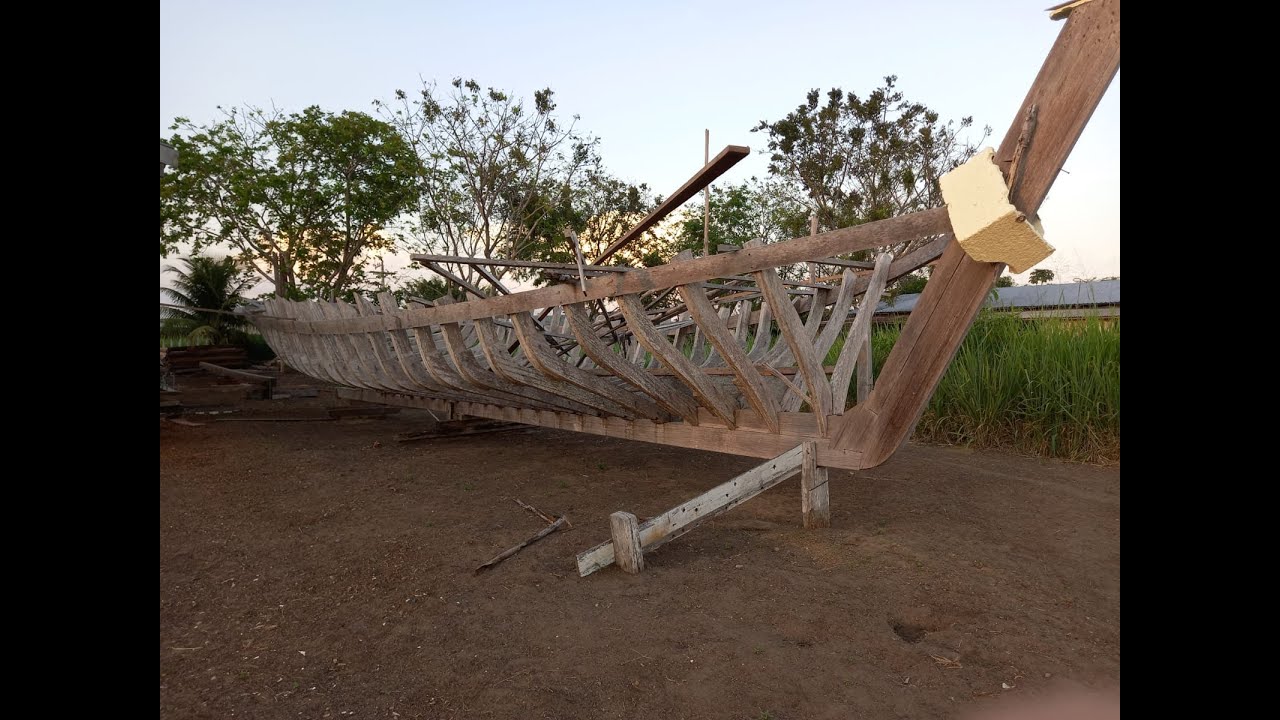 Como são feito os Barcos na Amazônia? (VISITANDO UM ESTALEIRO)