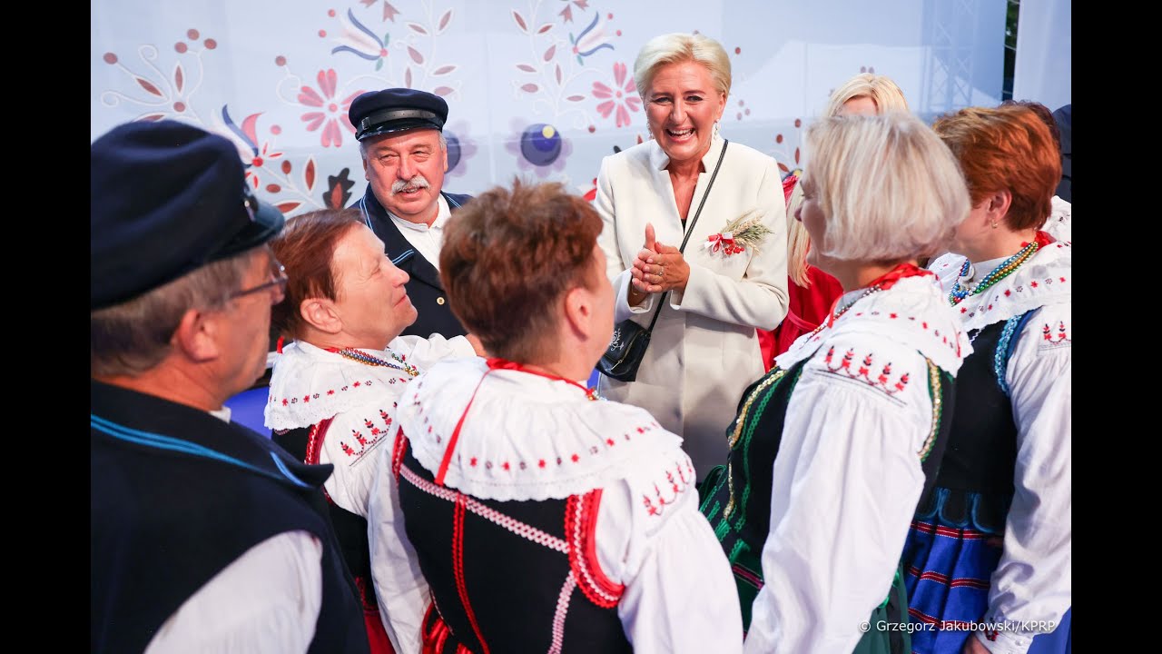 Konkurs wieńcowy na dziedzińcu Belwederu