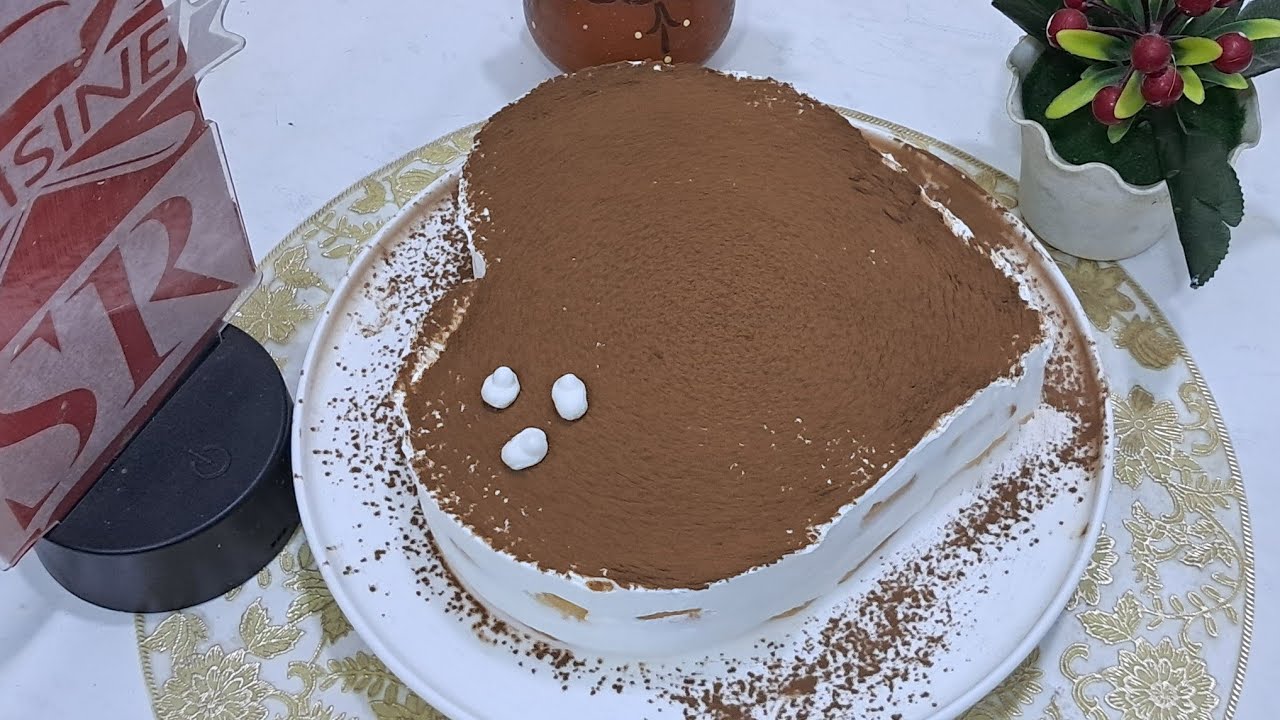 Un bon tiramisu avec une bonne tasse de café،الذ تيراميسو لتحلية المساءأو السهرة 
