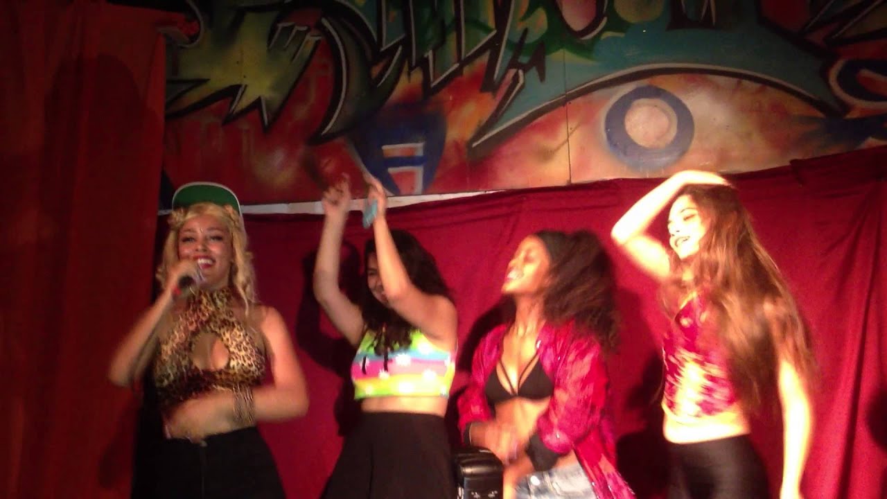 Doja Cat @ Bananas