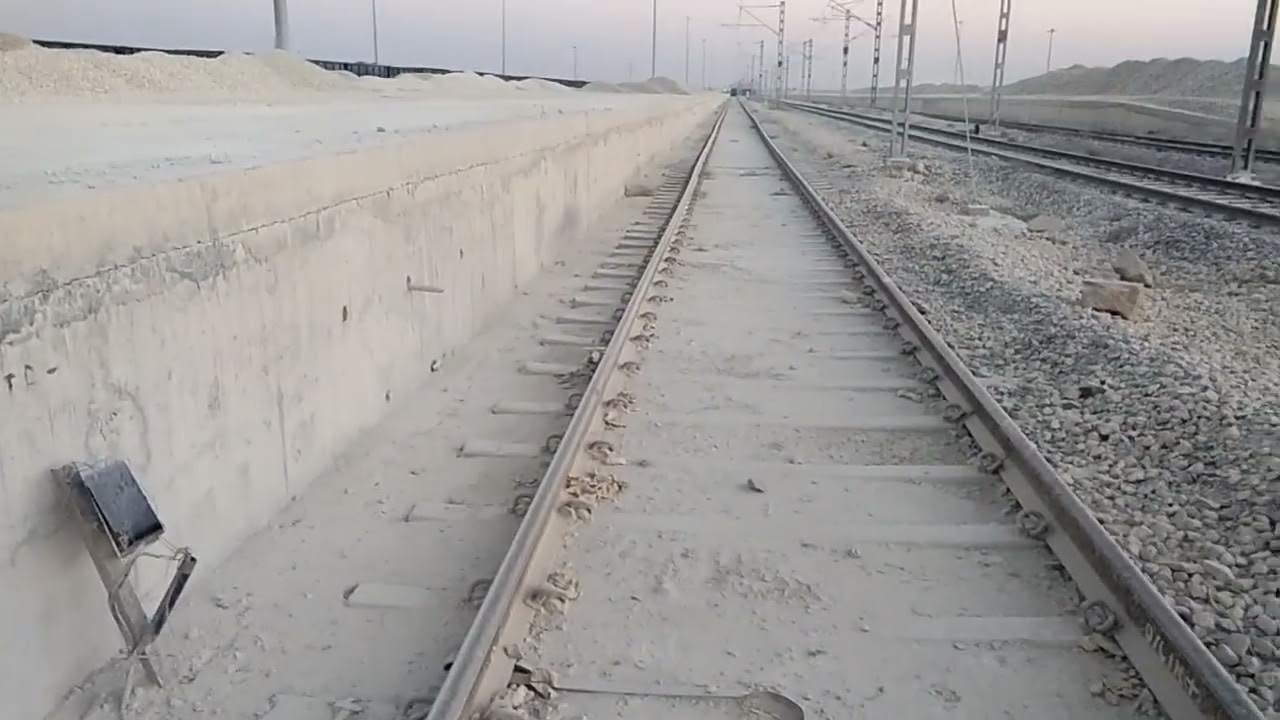 पत्थर से स्टील सीमेंट केसे बनता है और कहां पर इतनी बड़ी रैंक लोड होती हैं