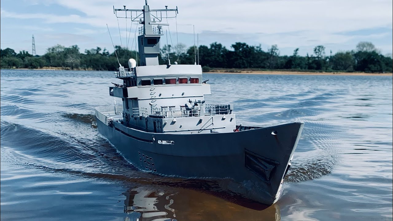 1/72 scale Model RC boat, HMS Leeds Castle full build
