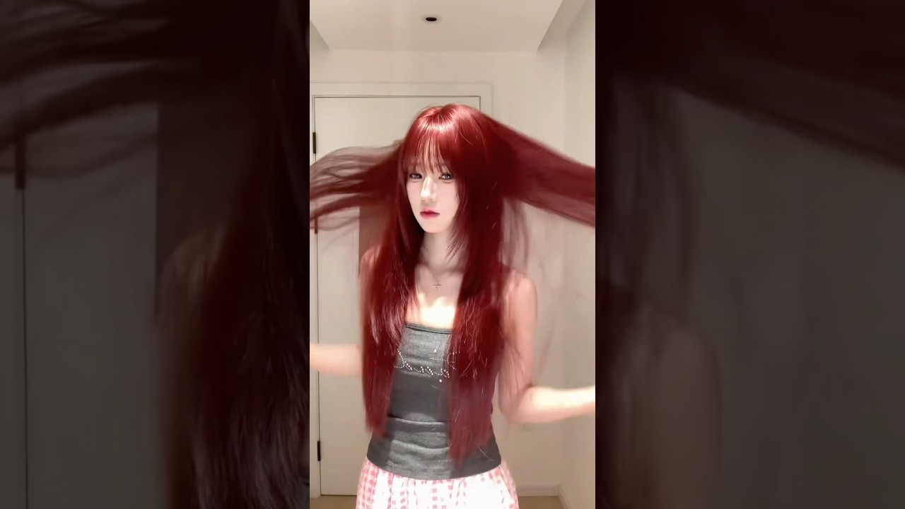 Red or black⁉️ The hair on this wig is so smooth 💗Link in bio 🔗🛍️ The red wig is called “Wine” 🍷