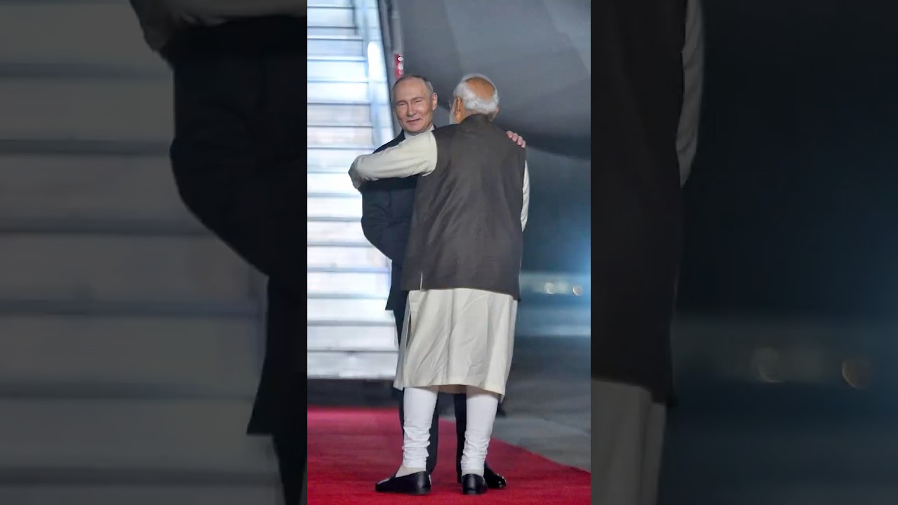 Modi Hugs Putin as He Arrives on India Visit
