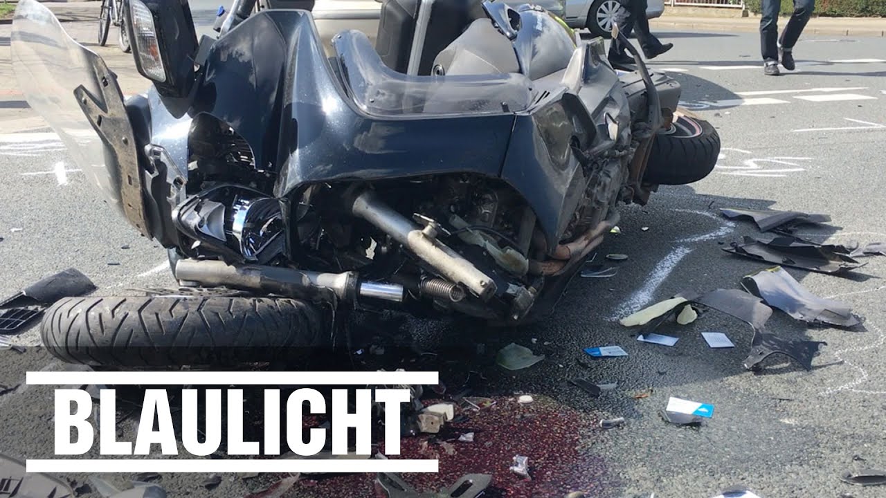 PKW rammt Roller beim Links-abbiegen - Schwerer Unfall in Hannover
