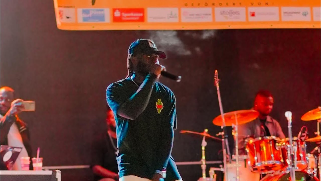 Neellzy Drighe performing life at the Afrikan Tag Düsseldorf (Germany) ￼