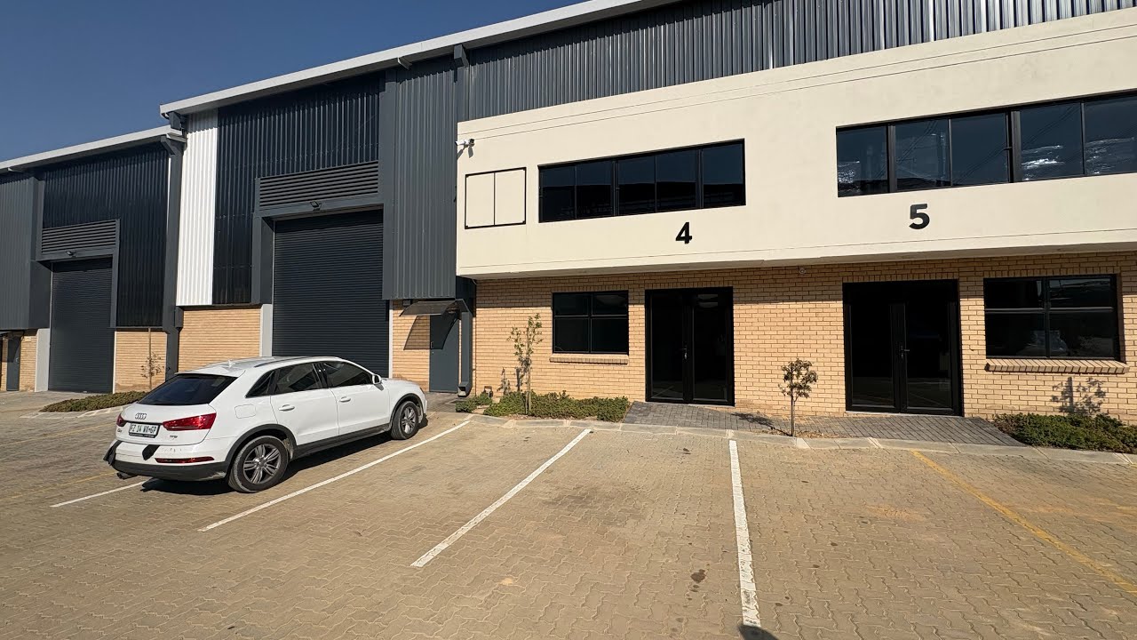 565m2 Warehouse to let in Samrand 
