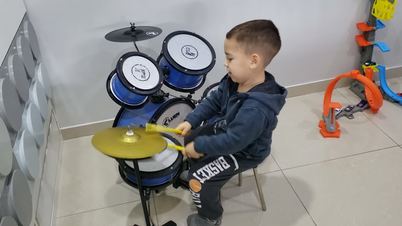 Miguel na batera em: Gálatas 5:22. Banda Krozz