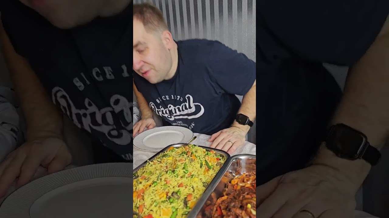Мама никогда не разочаровывает 😋 Эта еда была особенной и вкусной