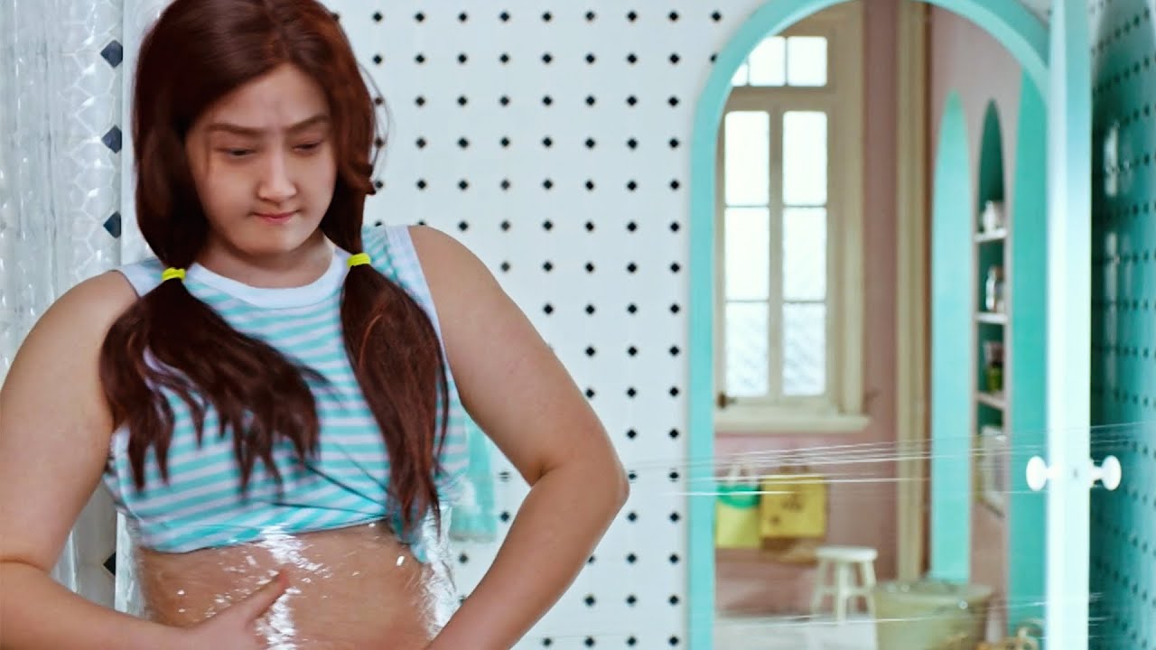 Зелье делает пухлую девушку худой, но только на 10 часов. Она тут же использует эту возможность.