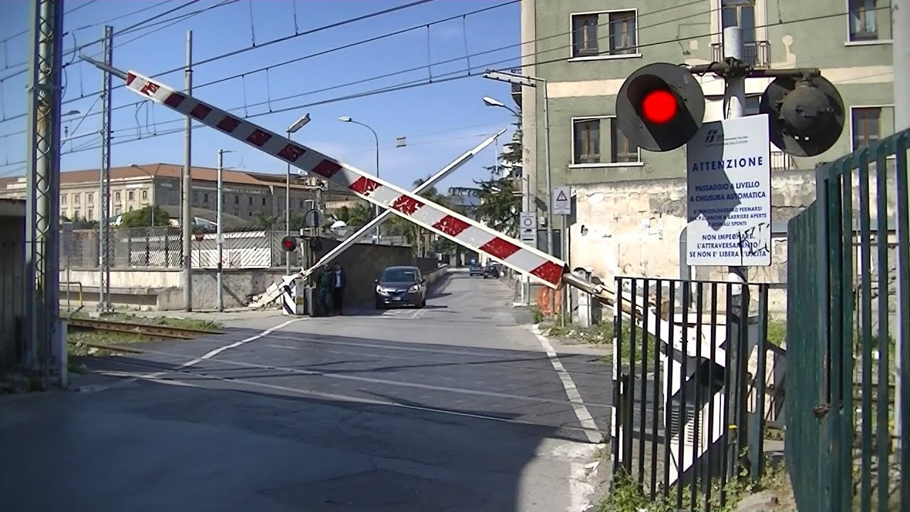 Spoorwegovergang Pompei (I) // Railroad crossing // Passaggio a livello