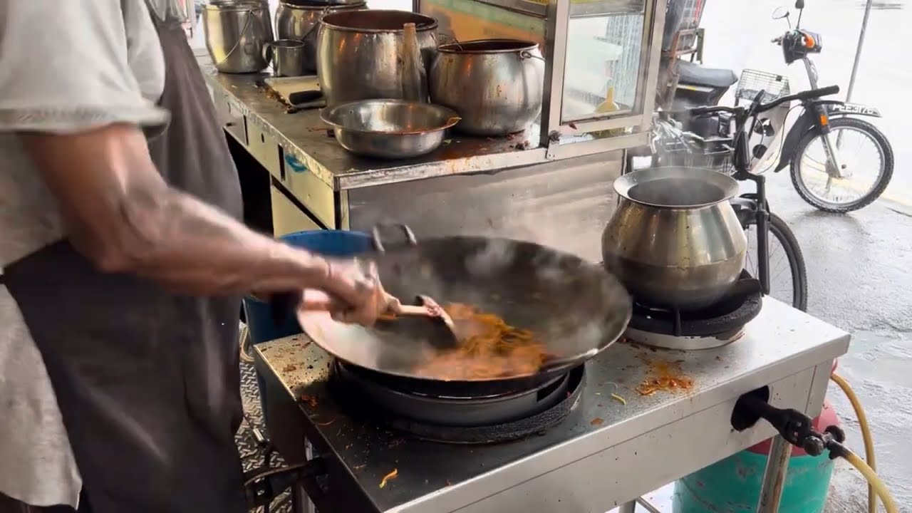 Dancing wok mee goreng cooking style 👍🏻. Mee rebus avail. Penang