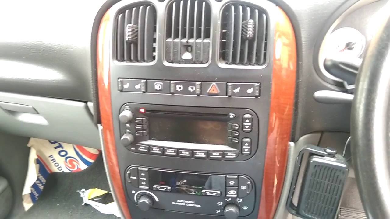 Chrysler Dodge Grand Voyager Caravan 2004 (2001-2007) Radio Removal