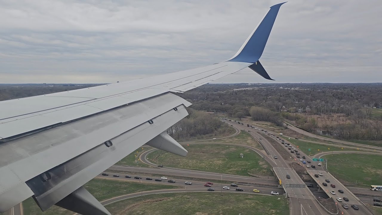 Delta Airlines Boeing 737-900ER Landing - Minneapolis/St.Paul International Airport