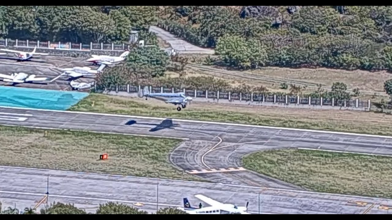 Beechcraft D18S (N42C) at St Barth Airport