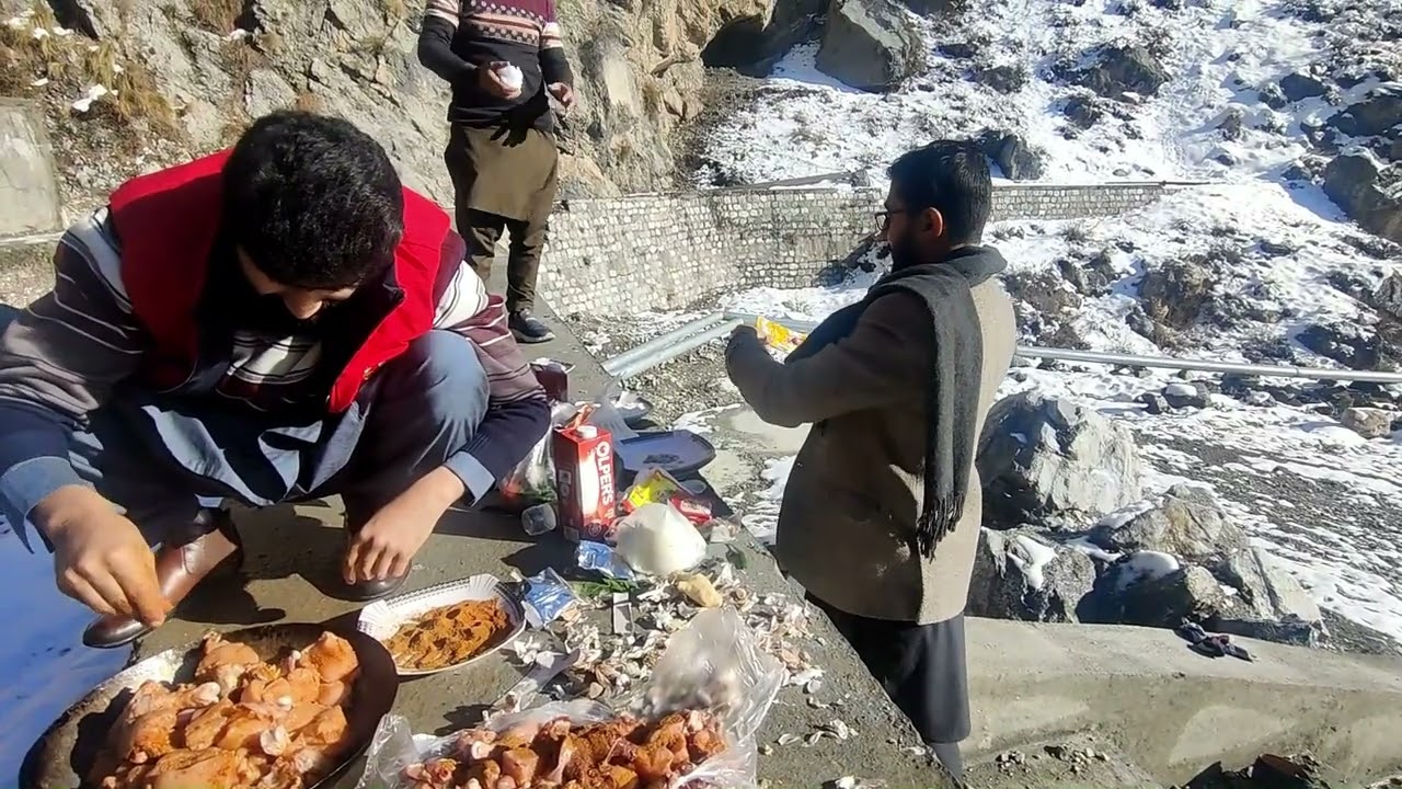 Picnic at Malakyar and Last Snowfall of 2022 in Parachinar | Discover Pakistan