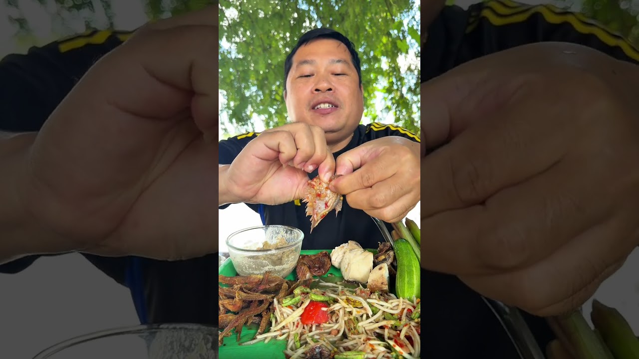 ส้มตำปูปลาร้าปลาหลดทอดกรอบแซ่บๆ