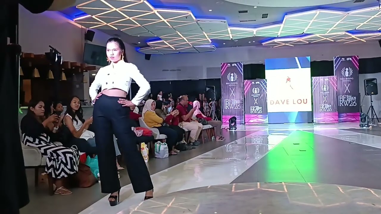 Fashion Designer bay Dave Lou , Dinda dan kawan2
