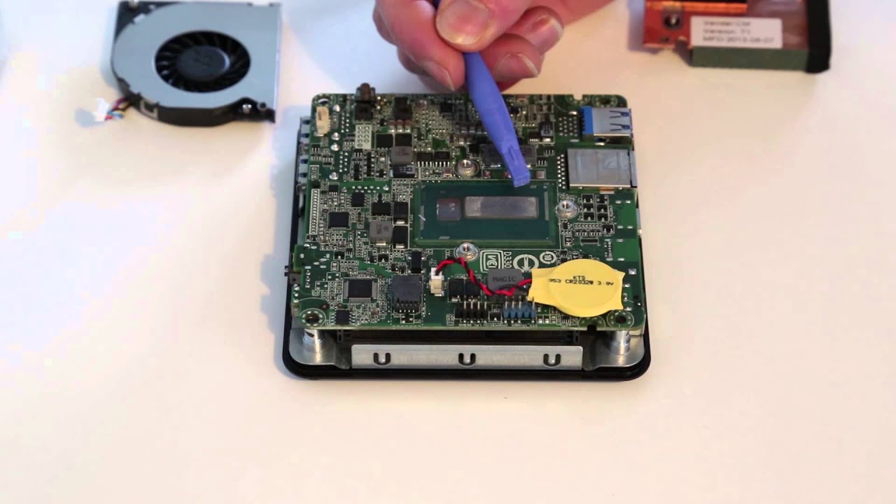 Intel NUC D54250WYK — снятие материнской платы и кулера