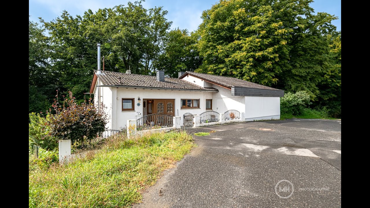 MANNELLA *Wohnen, wo die Natur beginnt* Charmantes Einfamilienhaus am Waldrand.