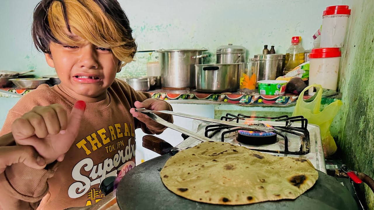 Ali ka hath jal gaya 😭 || First time Ali ny roti bani 😳 ||
