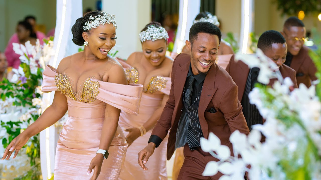 MAIDS WASISIMUA UKUMBI MZIMA WALIVYOINGIA KWA MBWEMBWE USIKU WA HARUSI YA MC KATO KISHA | #DEAL2024