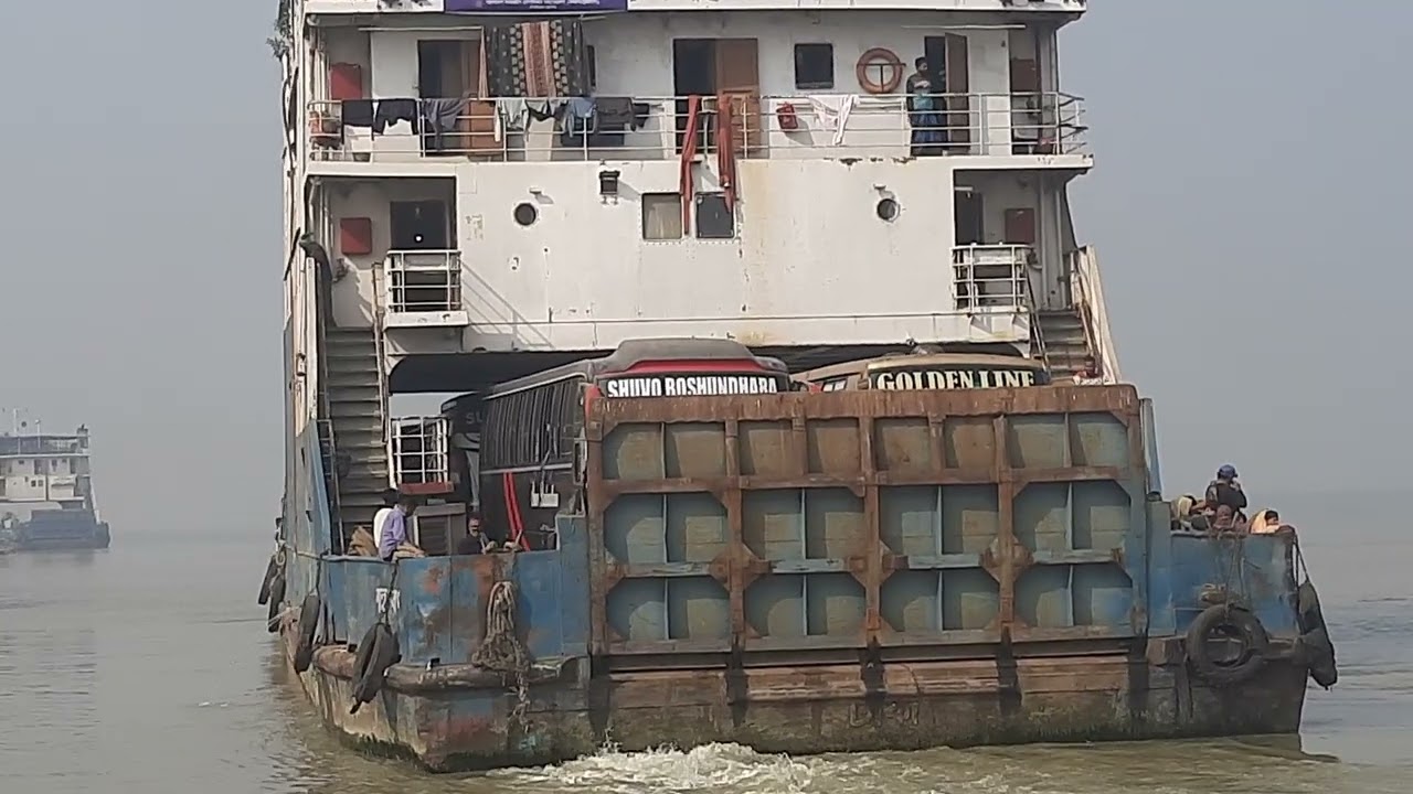 রো রো ফেরি দৌলতদিয়া ফেরি ঘাট হইতে পাটুরিয়া ফেরিঘাটে রওনা হলো December 2025 #viral #ship #vlog 