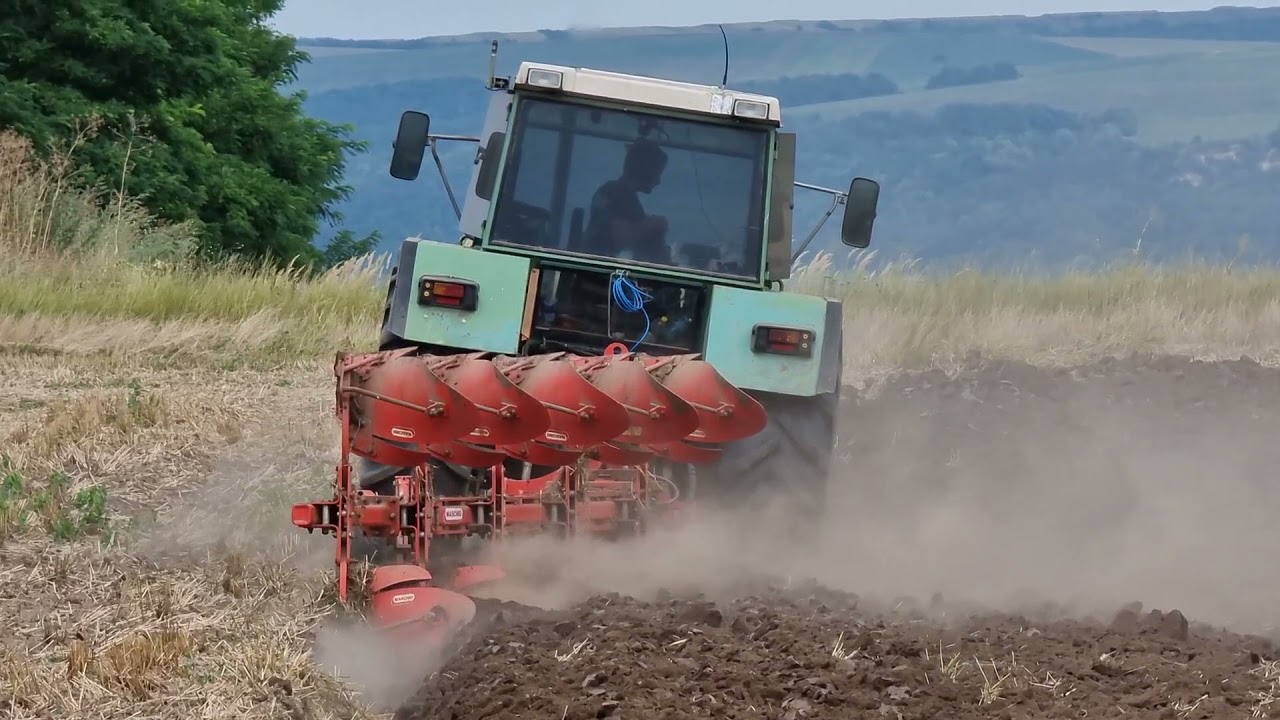 Fendt Favorit 612 LSA Turbomatik la arat cu 5 brazde plowing