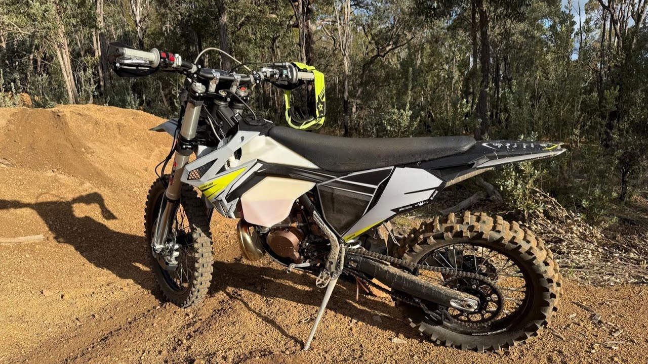 Ripping the New Thumpstar TSN300 N2 &ndash; 2-Stroke Enduro Ride in the Perth Hills