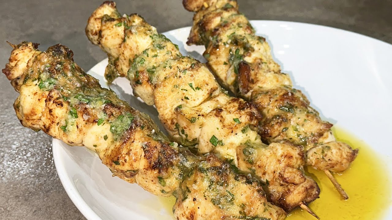 SPIEDINI DI POLLO CON SALSINA ALL'AGLIO E PARMIGIANO