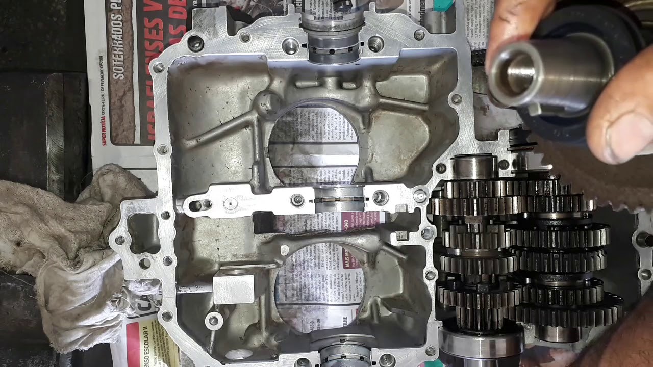 Montagem do motor da CB 400 parte 02 corrente comando e virabrequim