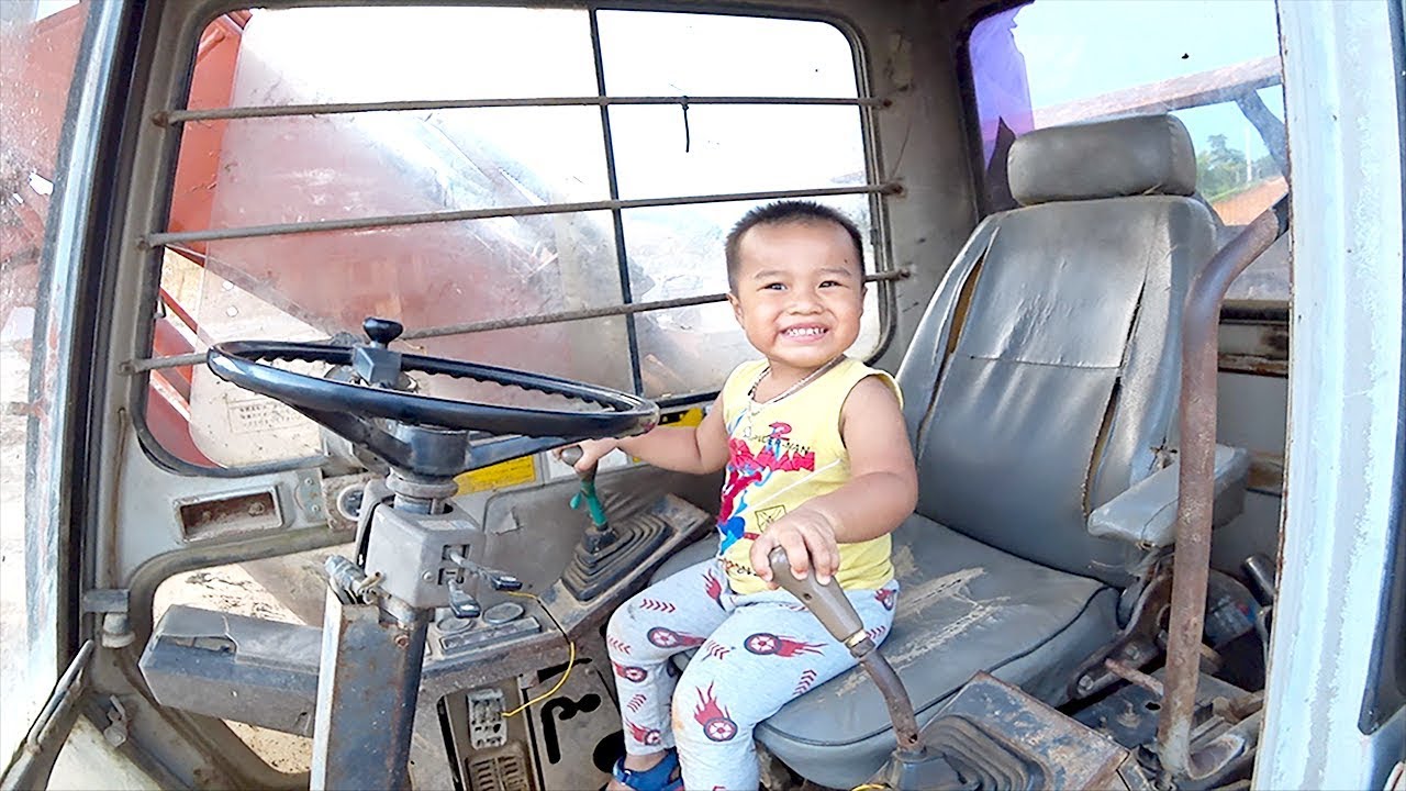 Bé Khám Phá Máy Xúc ❤ Baby explore the excavator ❤ Bé Ben