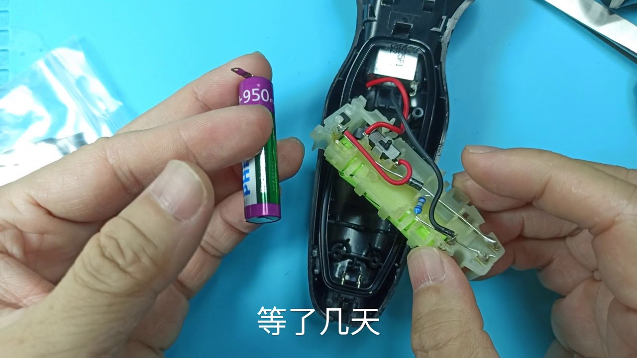 飞利浦剃须刀更换内部充电电池，Replace the internal rechargeable battery for the Philips shaver