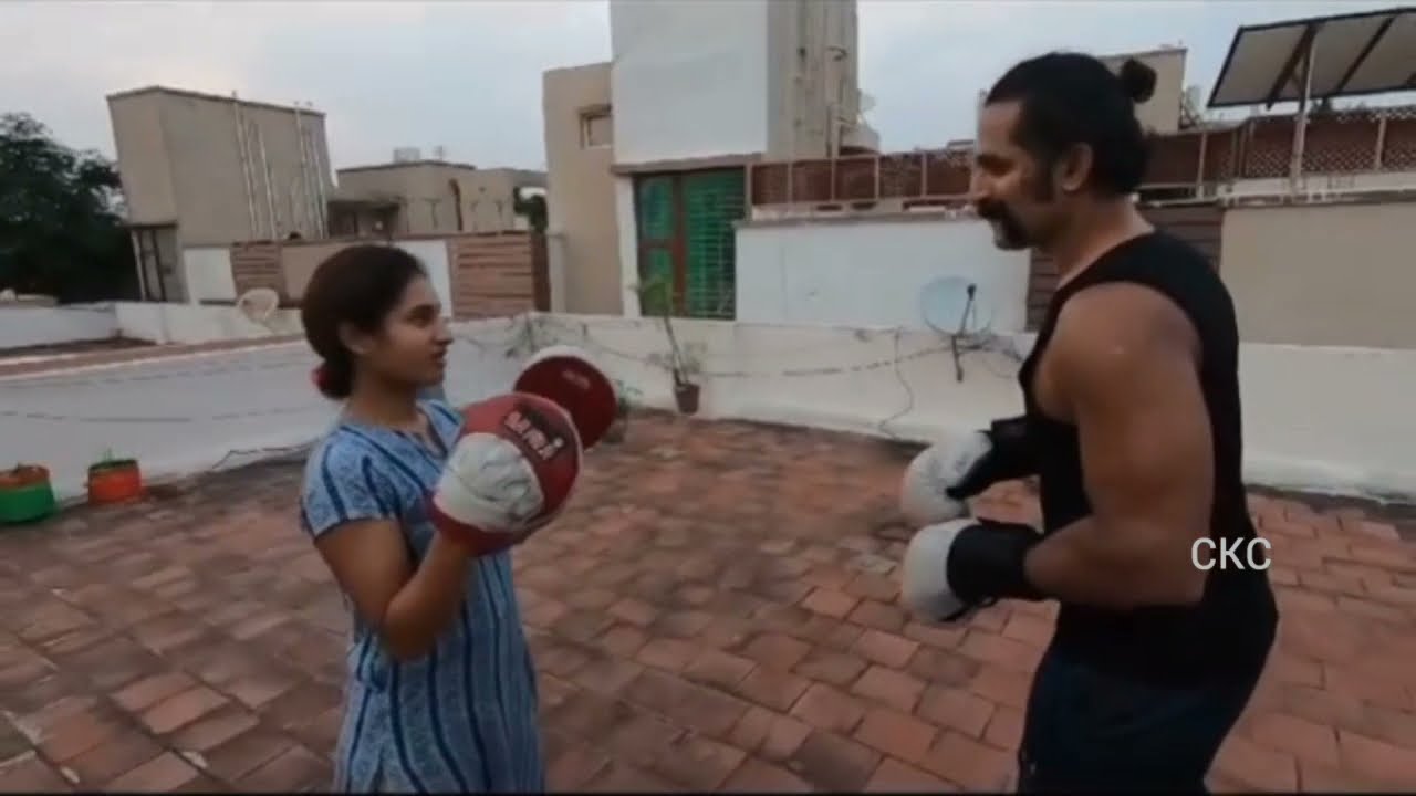 Vembuli Boxing Training with his Wife Pooja | Sarpatta Parambarai Vembuli Training