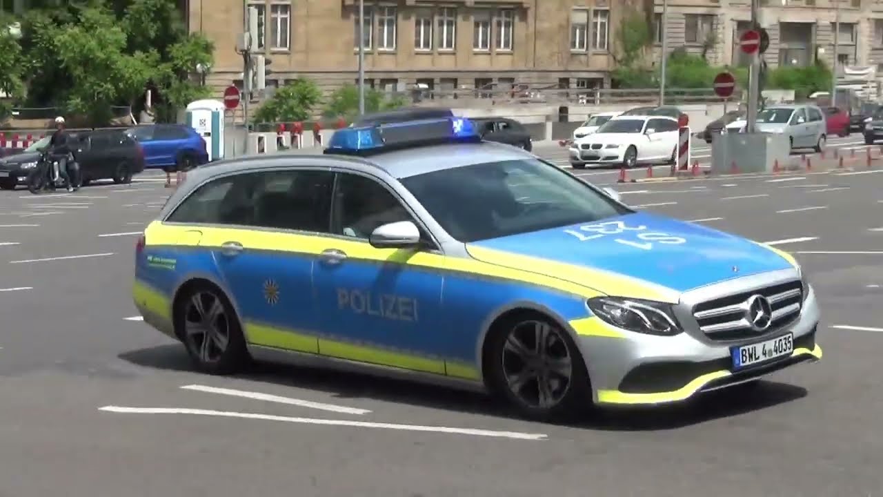 3x Polizei zügig und RTW DRK Stuttgart
