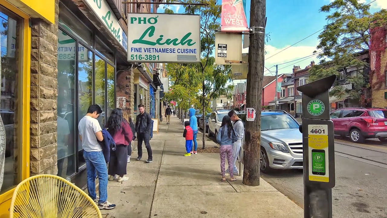 Toronto Walk - Lansdowne Station to Brockton Village